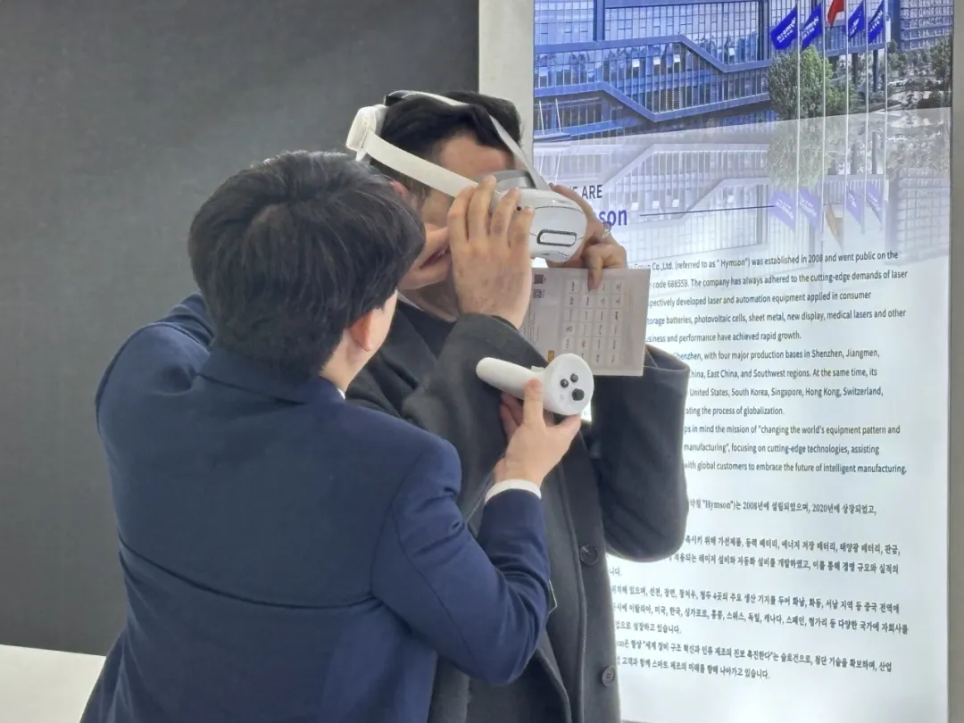 ag亚娱在展会现场提供沉浸式产品体验，参观者可以直观感受高速激光模切机和叠片电池装配线的高效生产过程