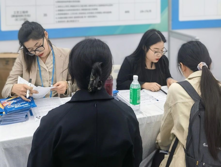 招聘会.jpg